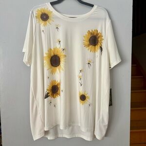 NWT D&G Summer Staple Sunflower Print Cream Plus Size Women's Tee
